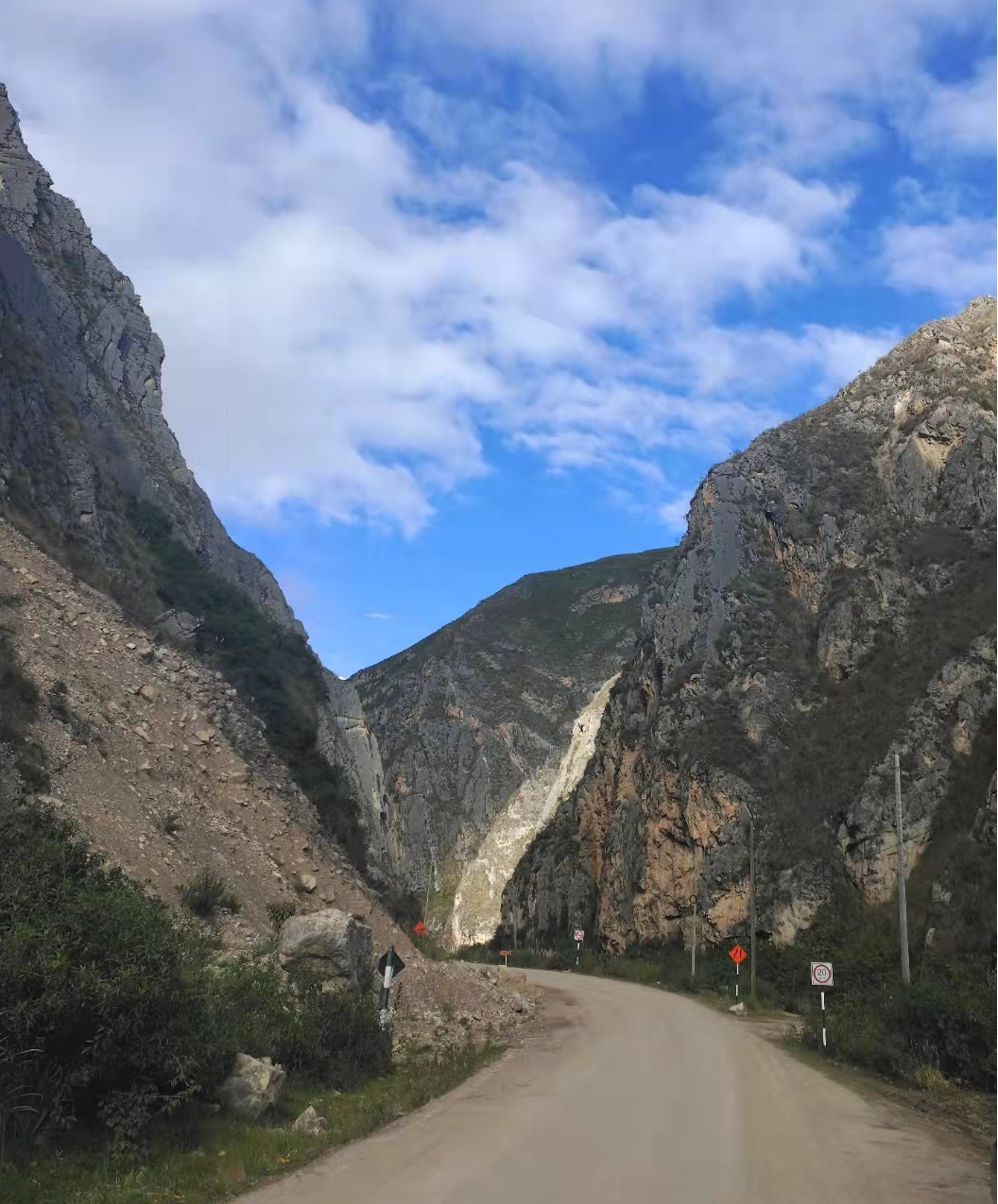 挑戰(zhàn)世界第二高山脈！山河智能裝備助力秘魯安第斯國家公路項目建設